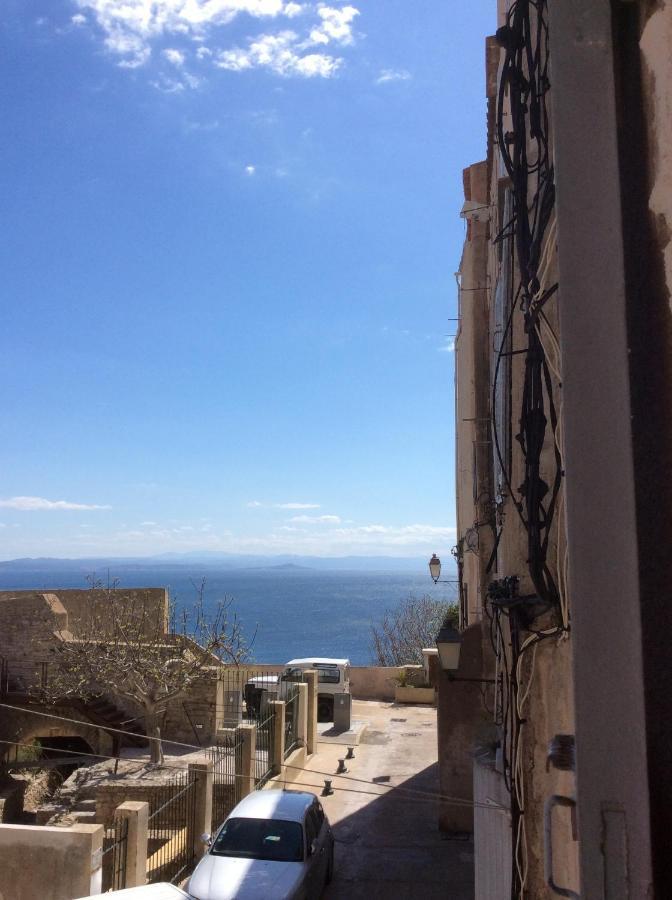 Au Coeur De La Cite Medievale Avec Petite Vue Mer Бонифачо Экстерьер фото